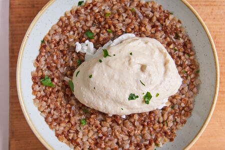 Гречневая каша с яйцом пашот и муссом пармезан