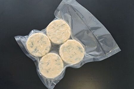 Сырники с моцареллой и зеленью без глютена полуфабрикат замороженный