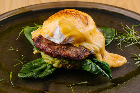 Бенедикт c бифштексом