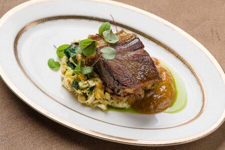 Говяжье ребро со шпинатом