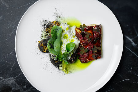 Треска на бересте со жженым картофелем