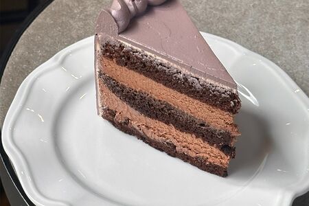 Шоколадный кусочек торта