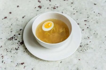 Куриный бульон с лапшой