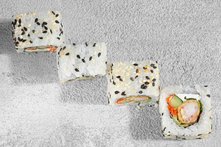 Ролл с креветкой темпура