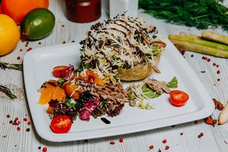 Тёплый салат с утиным филе