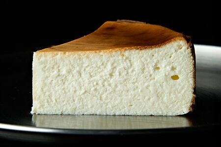 Белковый чизкейк Себастьян с клубничным дрессингом