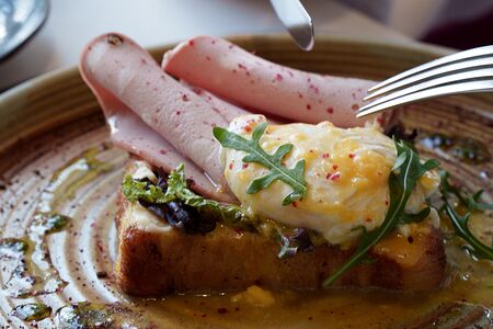 Крок-мадам с соусом Монре