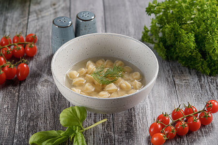 Пельмени с бульоном
