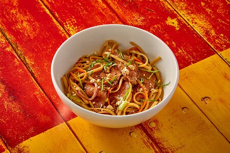 Говядина Вок с соусом на выбор по опции