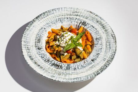 Пенне со страчателлой в томатном соусе