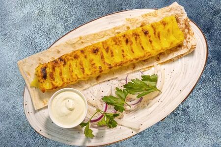 Люля-кебаб картофельный с соусом Чесночный