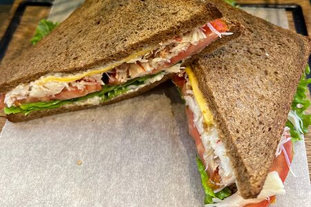 Сэндвич с камчатским крабом