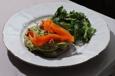 Авокадо-тост