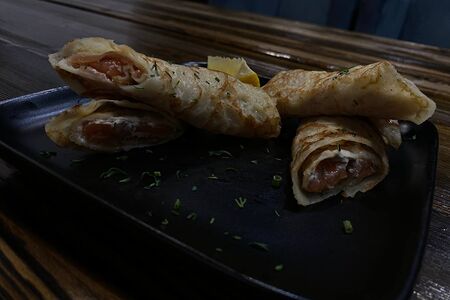 Блинчики с творожным сыром и лососем