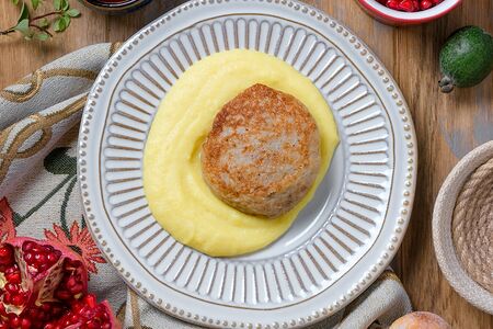 Картофельное пюре с котлетой