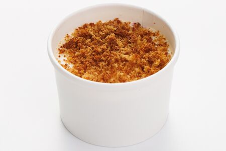 Карамельный медовик со смородиной 