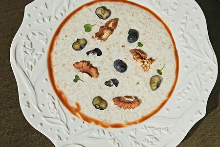 Овсяная каша на молоке с карамелью