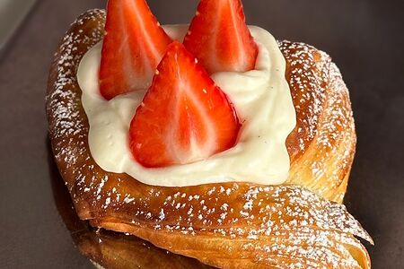 Дениш ягодный 