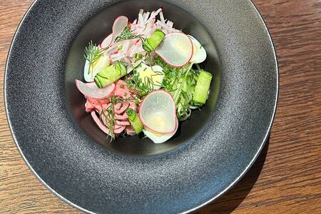 Окрошка с ростбифом и печеным картофелем, квасом или айраном