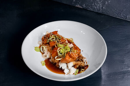 Курочка в соусе терияки на рисовой подушке