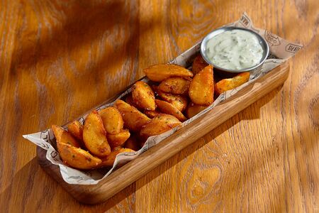 Картофель айдахо с соусом тартар