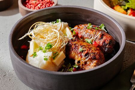 Джигари с мамалыгой и гранатовым соусом