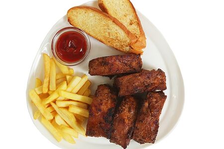 Рёбрышки с картошкой фри