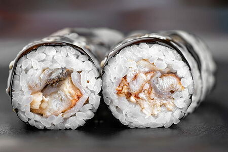 Маки с угрём