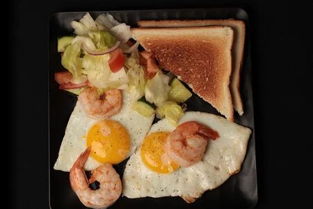 Яичница с креветками