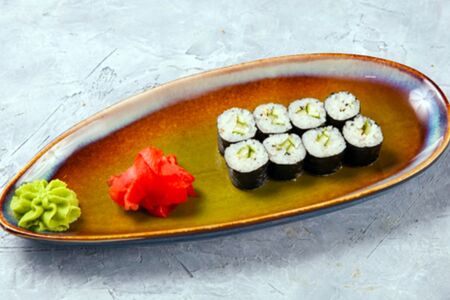 Хосомаки с огурцом