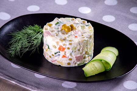 Оливье со свежим огурцом