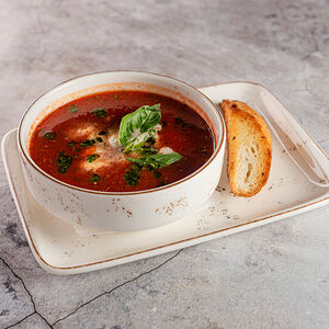 Томатный суп с Моцареллой и базиликом