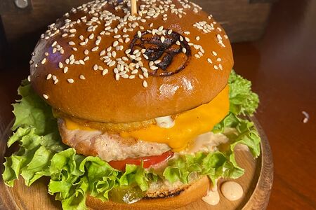 Чиз энд чикен бургер