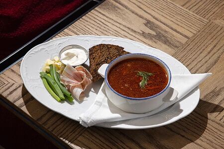 Борщ с говяжьей тушенкой из нашей коптильни