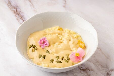 Пшенная каша с тыквой и соленой карамелью