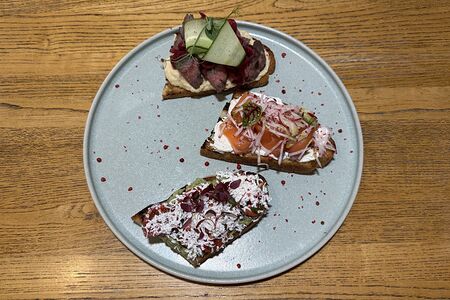 Брускетты на запеченной чиабатте