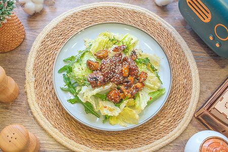 Салат с печенью и карамелизованными грибами