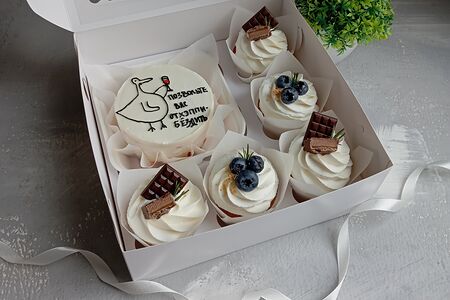 Бенто-торт и капкейки Гусь с бокалом