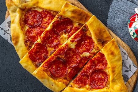 Пиде с пеперони