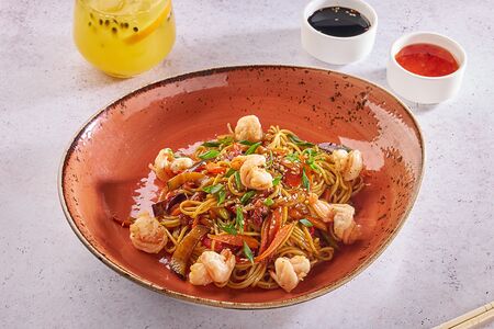 Вок с креветками