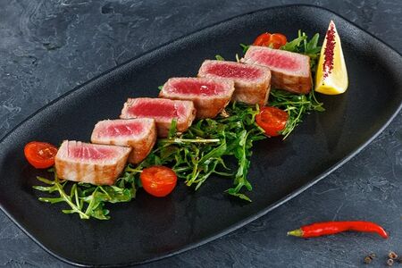 Медальоны из тунца