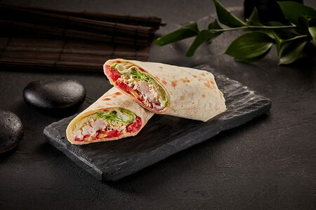 Рап Цезарь с курицей и халапеньо