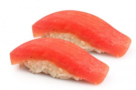 Суши с тунцом