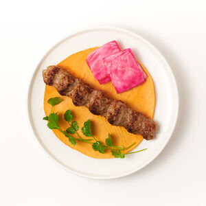 Кебаб из баранины на пшеничной лепёшке с маринованной капустой