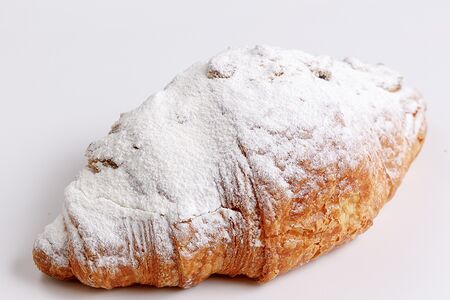 Миндальный круассан с бананом и шоколадом