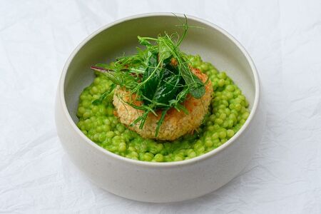 Котлетка из индейки с пастой птитим и зеленым соусом