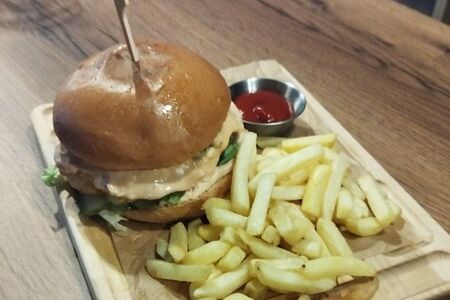 Bomb Бургер с рваной курицей