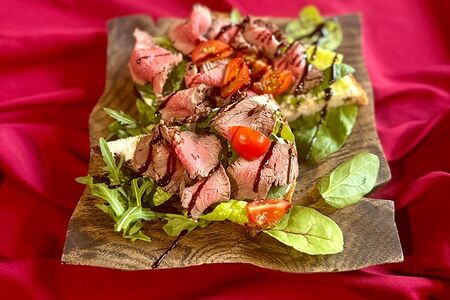 Брускетта с ростбифом