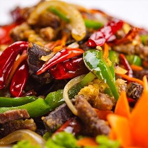 Жареная говядина соломкой с острым перцем