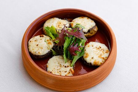 Грибы, запеченные с сулугуни